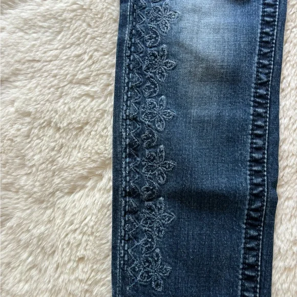 Miss Me - Mid Rise Cuffed Skinny Floral Embroidered Denim Jeans - Picture 4 of 9